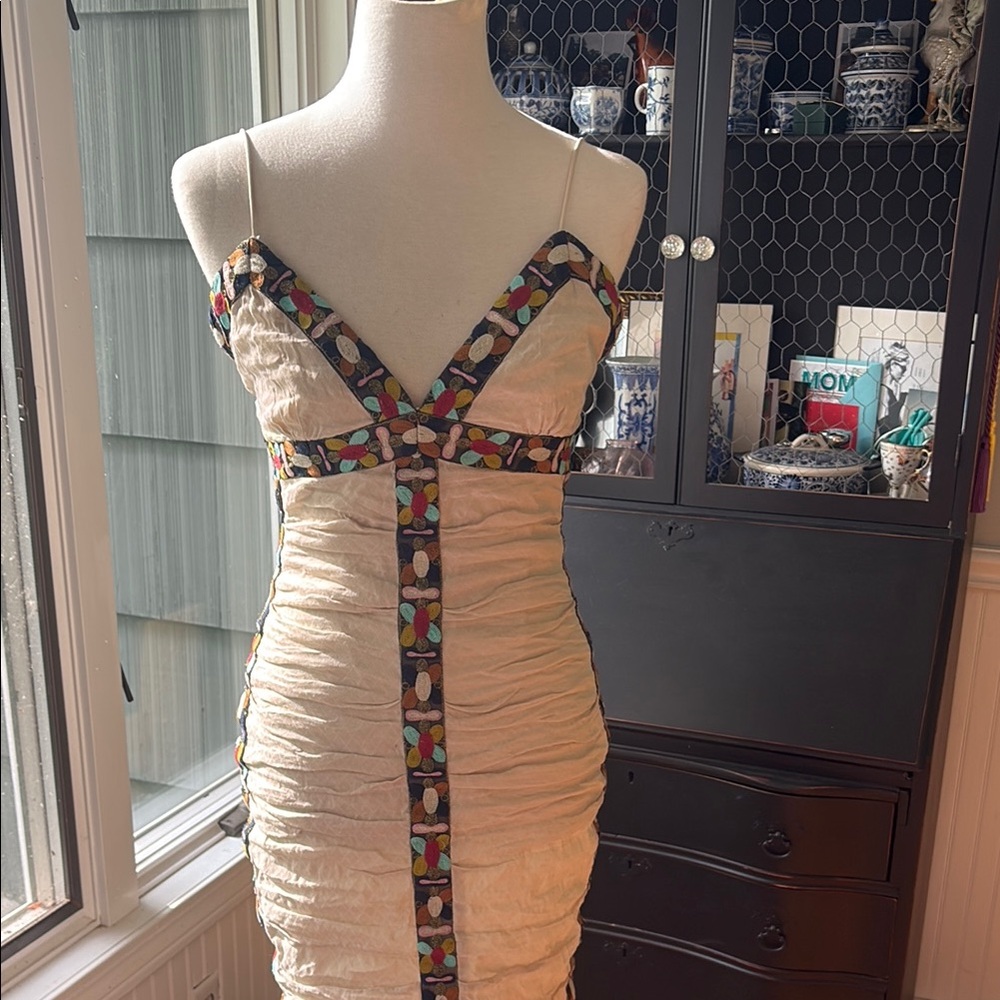 Nicole Miller Cream Ruched Bodycon Cocktail Dress Size 4 NWOT